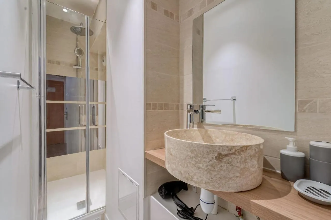 Beautiful Apartement With 2 Bedrooms In Paris Centre 0*,